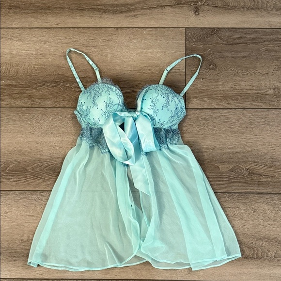 Victoria Secret Embroidered Lace Babydoll 32C - Picture 1 of 3